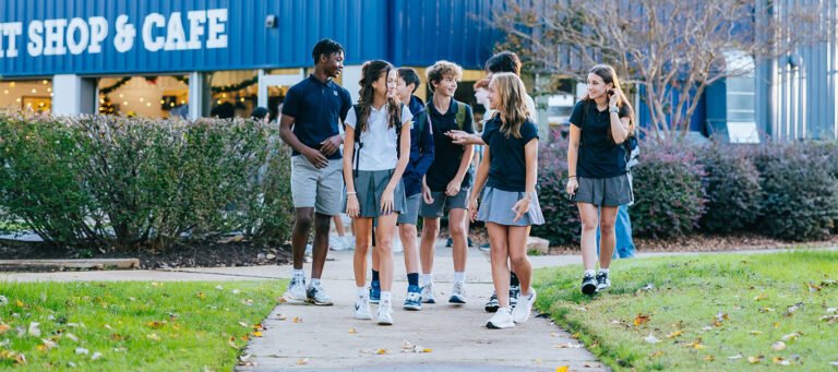students walking 1440x640 1 768x341